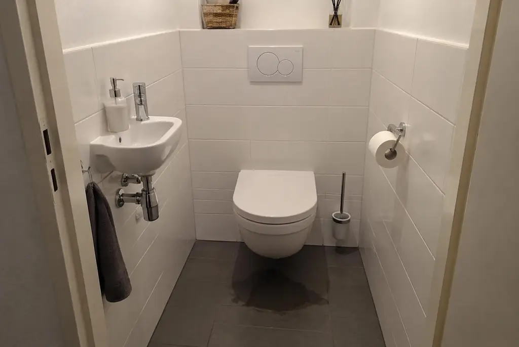 Lekdetectie Breda – natte vloer bij een toilet